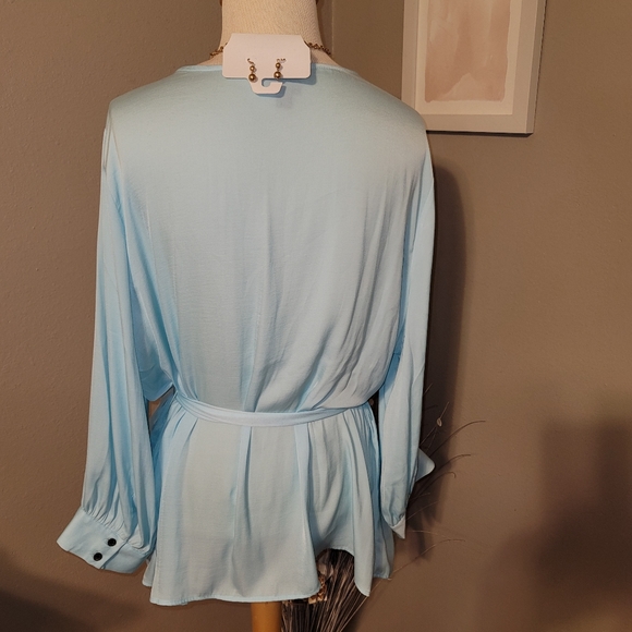 Worthington Blouse - Picture 3 of 3